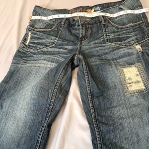 WOMEN’S/ JR’s size 13 mudd capris